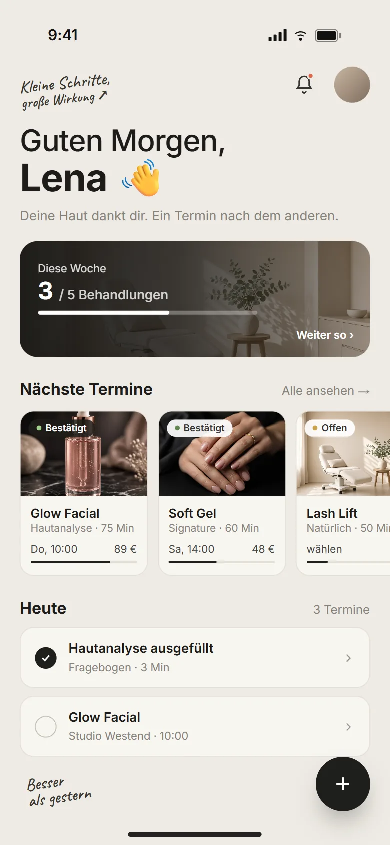 Startscreen der Salon-PWA: Begrüßung Guten Morgen, Lena, handschriftliche Notiz Kleine Schritte, große Wirkung, Fortschrittskarte 3 von 5 Behandlungen, nächste Termine als Kartenreihe und Tagesliste