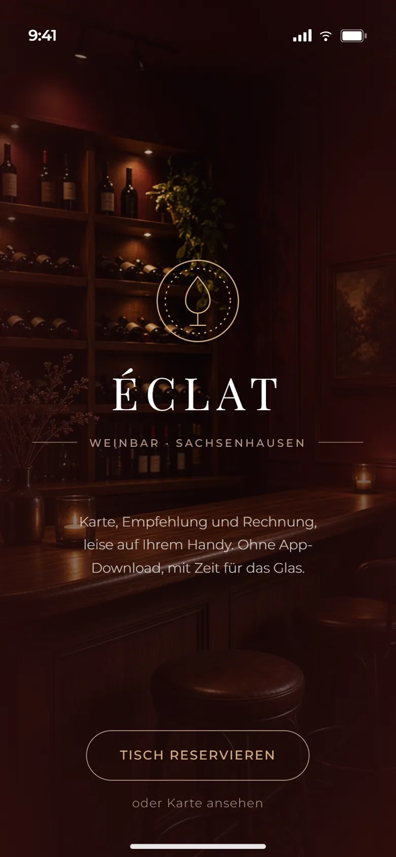 Startscreen der Weinbar-PWA mit dunklem Barfoto, goldenem Emblem, Wortmarke Éclat in Serife, Untertitel Weinbar Sachsenhausen und Umriss-Button Tisch reservieren